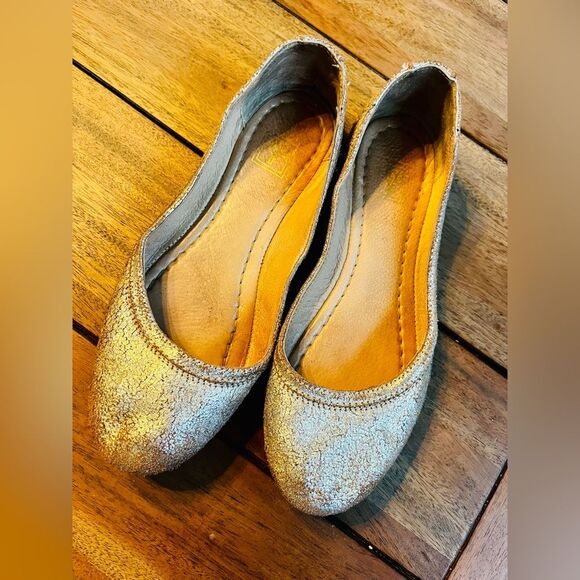 Frye Women's Carson Metallic Gold ballet shoes; size 6; Preloved & very comfy - Picture 5 of 15